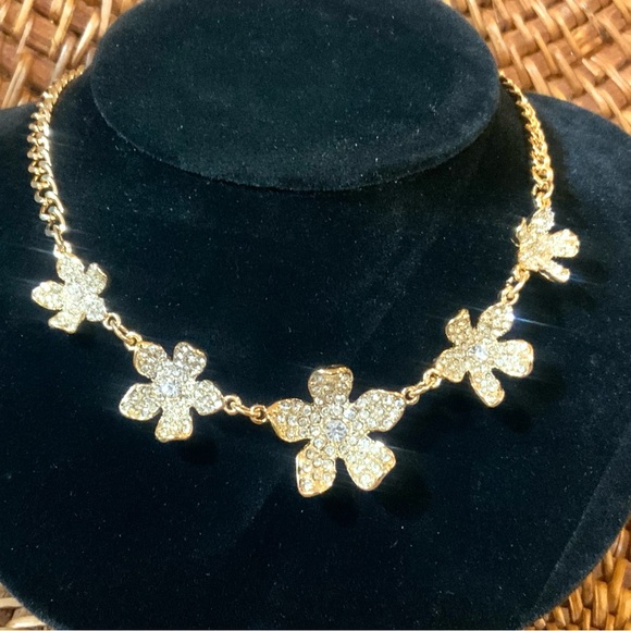 Lilly Pulitzer Jewelry - Lilly Pulitzer NECKLACE “Beach Club Blooms” SPARKLING CRYSTAL GOLD FLOWER CHAIN